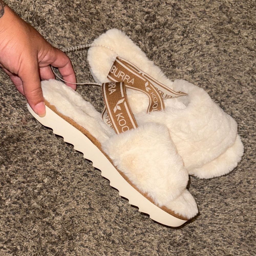 BNWT Kookaburra by UGG Cream Plush Slippers with Cozy Furry Design